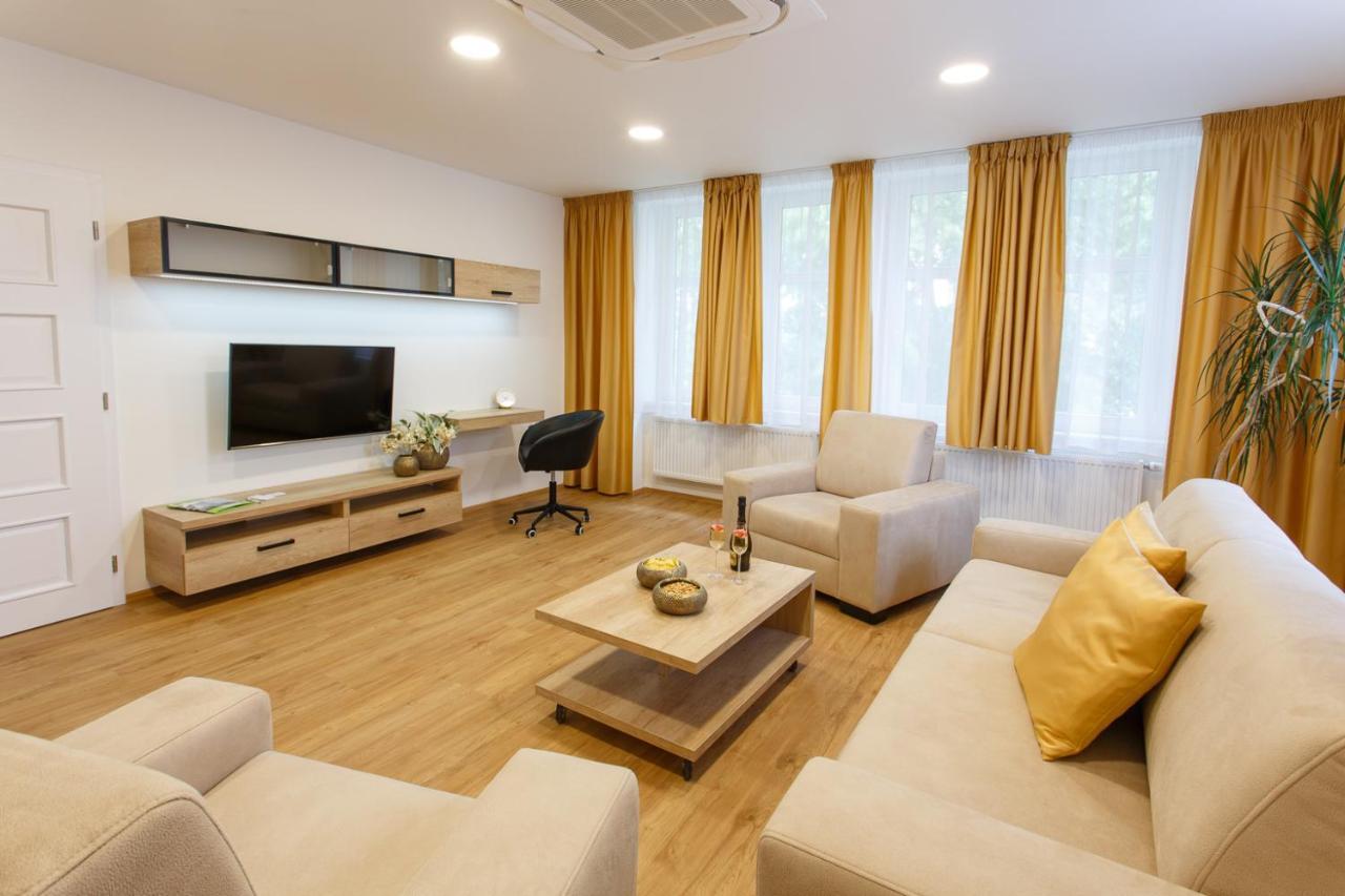 Apartments Villa Whitehouse ออสตราวา ภายนอก รูปภาพ