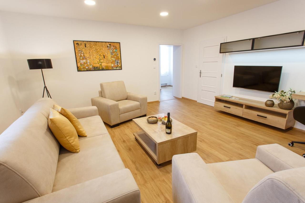 Apartments Villa Whitehouse ออสตราวา ภายนอก รูปภาพ