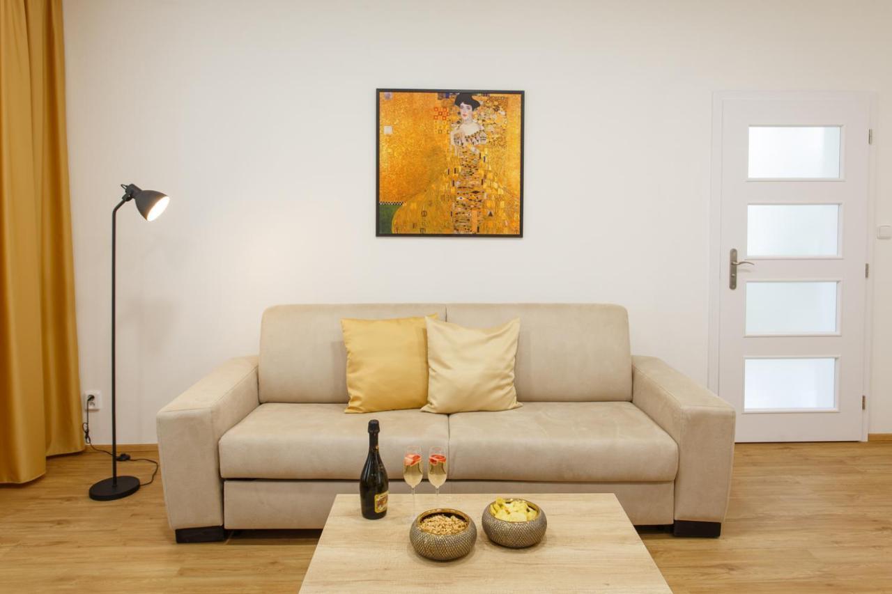 Apartments Villa Whitehouse ออสตราวา ภายนอก รูปภาพ