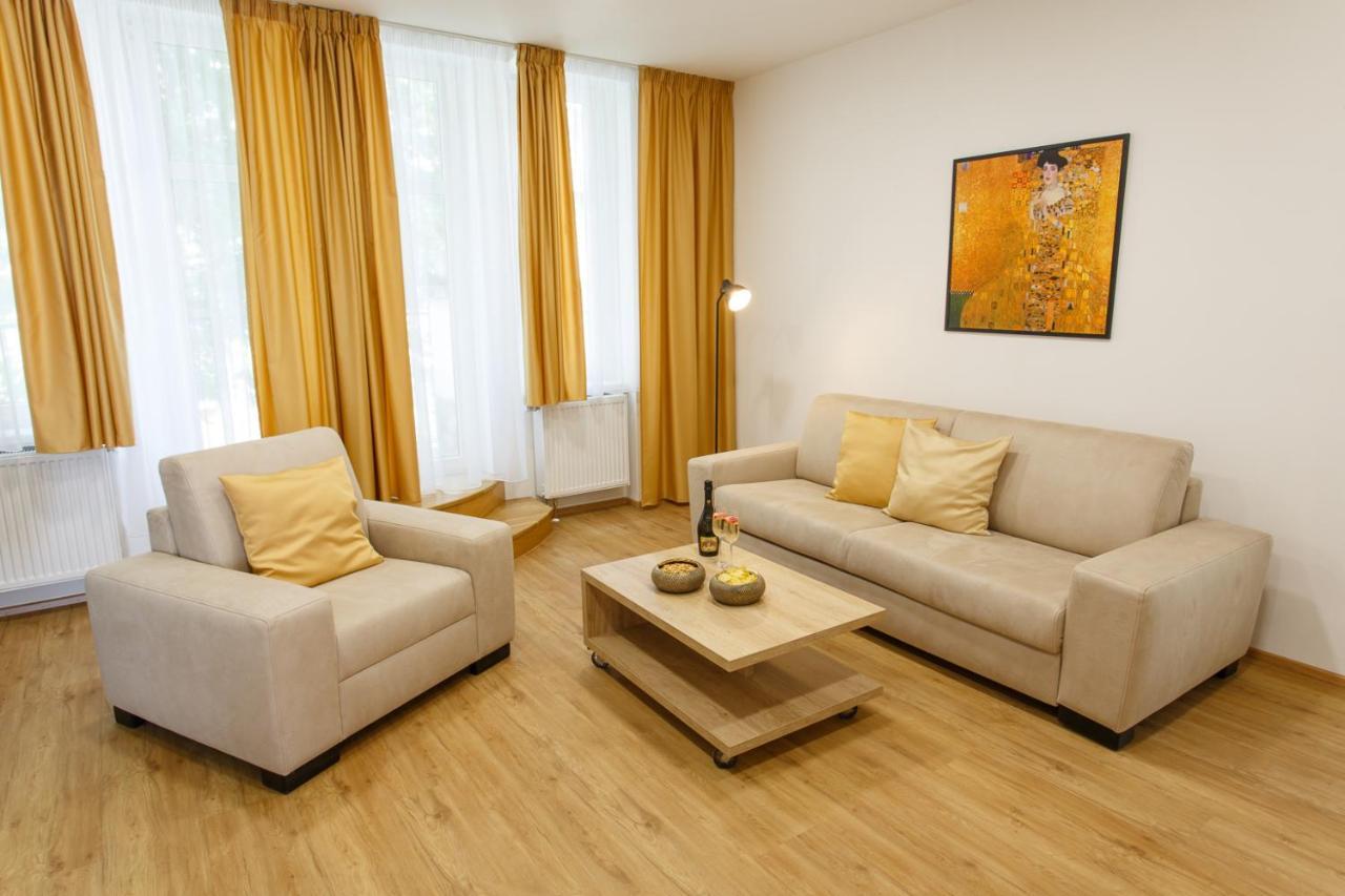 Apartments Villa Whitehouse ออสตราวา ภายนอก รูปภาพ